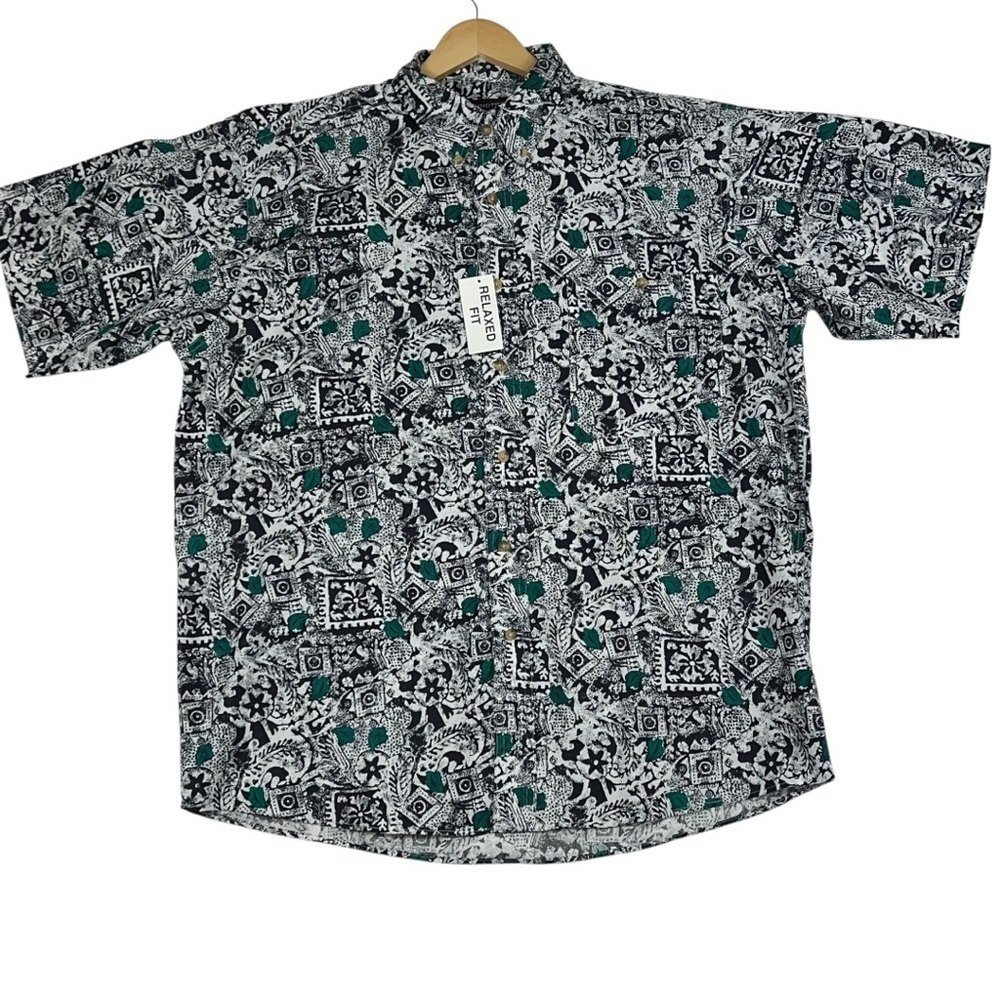 Roundtree & York short sleeve men’s blue/green pattern shirt.